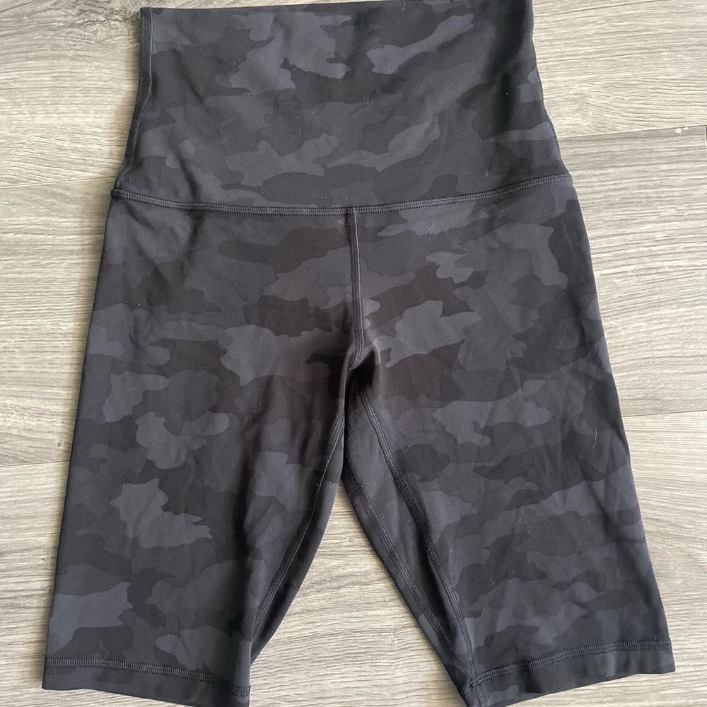 Lululemon Align Super High Rise Short 10” size 6